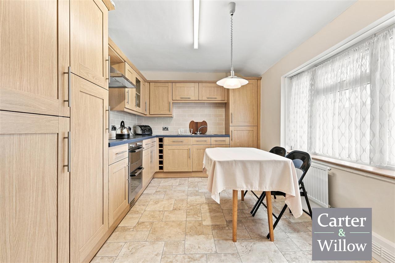 Easebourne Road, Essex Image 3