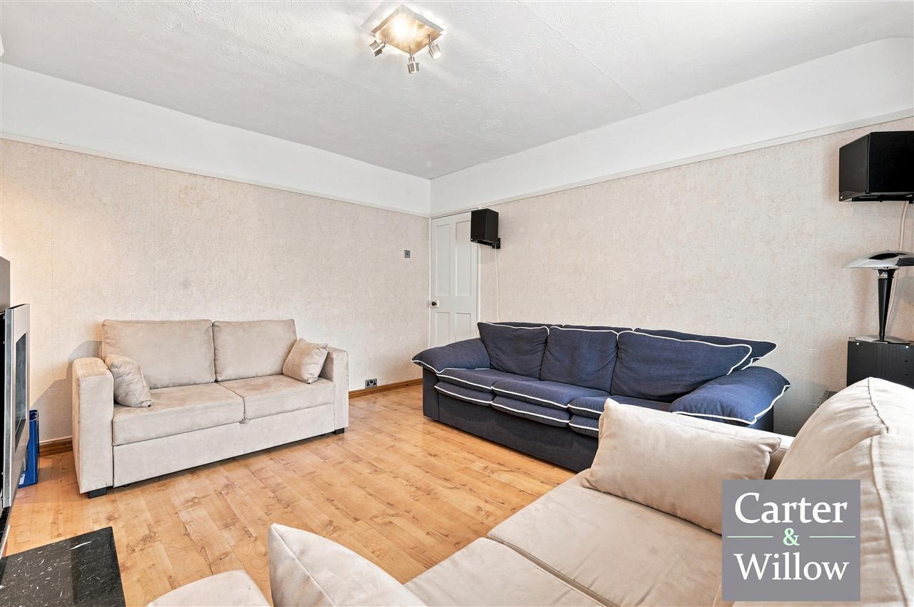 Easebourne Road, Essex Image 7