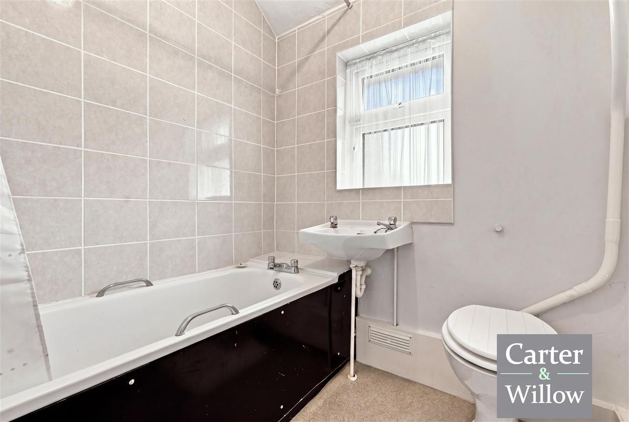 Easebourne Road, Essex Image 10