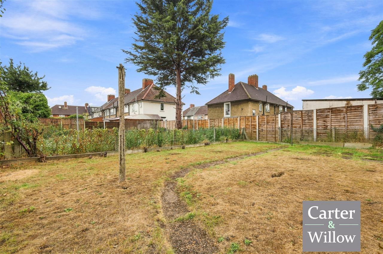 Easebourne Road, Essex Image 12