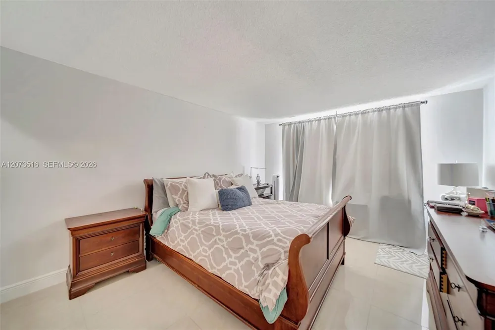 1801 S Ocean Dr, Hallandale Beach, FL 33009