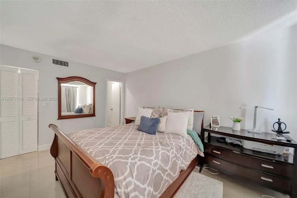 1801 S Ocean Dr, Hallandale Beach, FL 33009