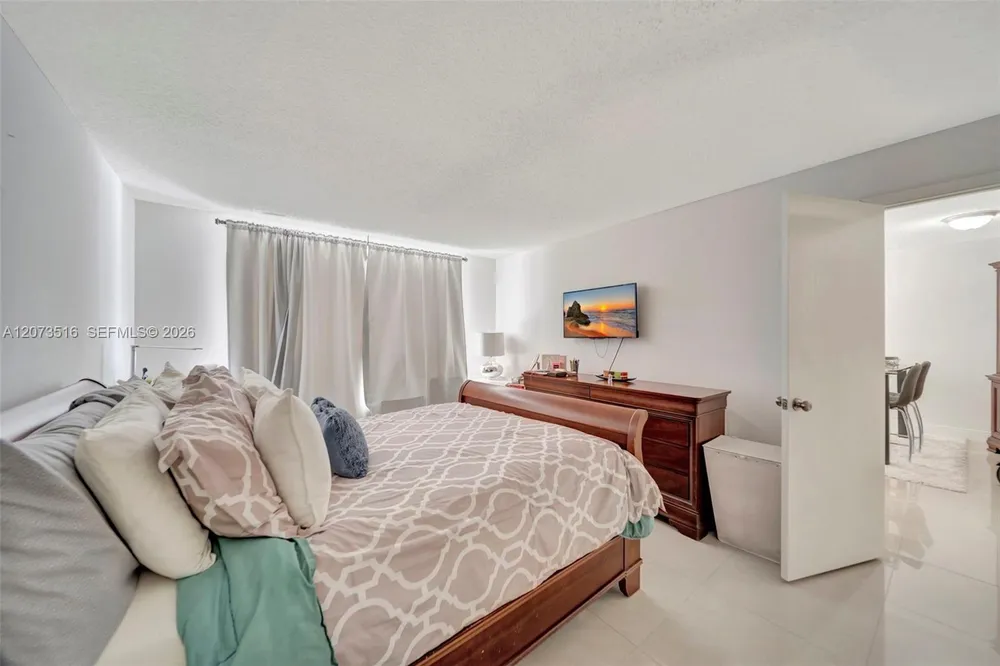 1801 S Ocean Dr, Hallandale Beach, FL 33009