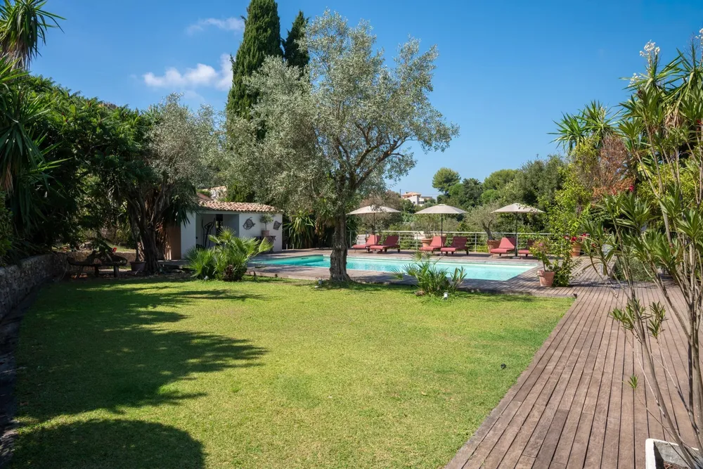 Cannes, 06220, France