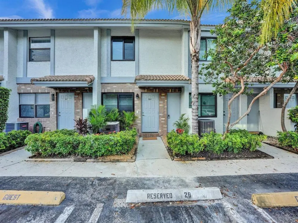 9845 Riverside Dr, Coral Springs, FL 33071