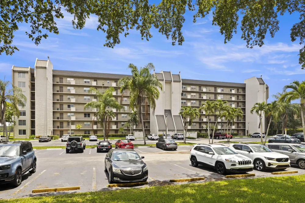 3150 W Rolling Hills Circle, Davie, FL 33328