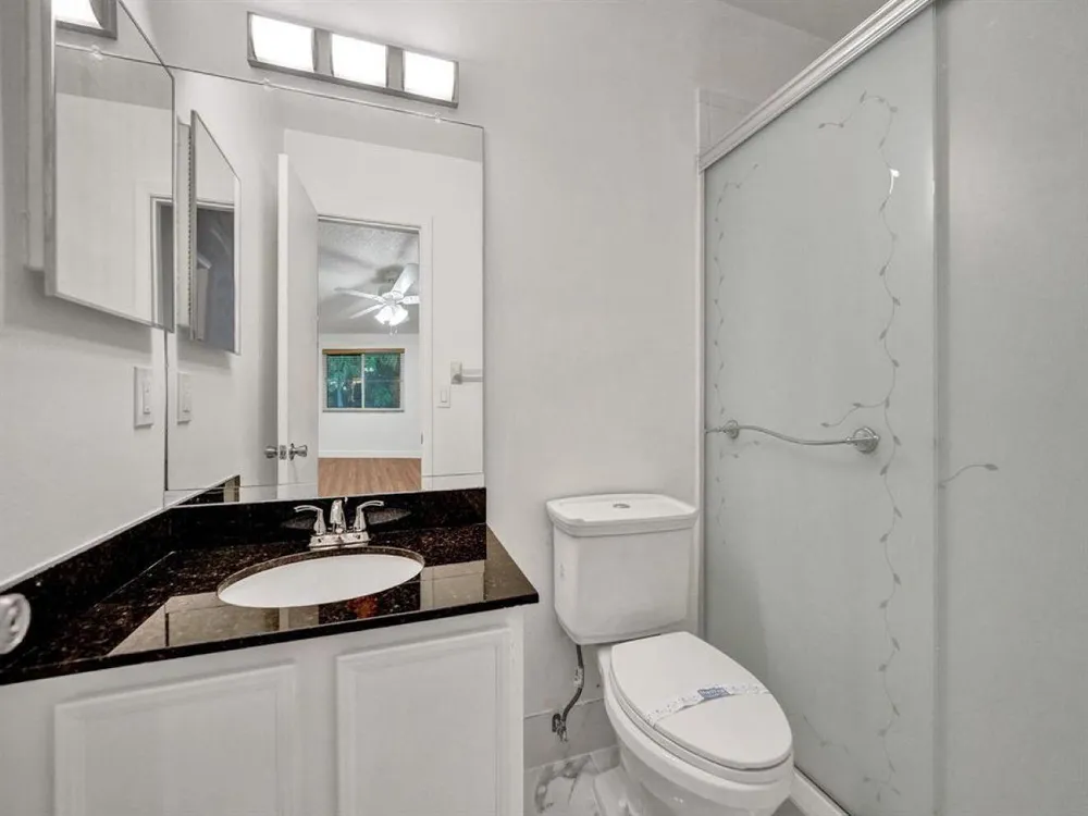 9845 Riverside Dr, Coral Springs, FL 33071