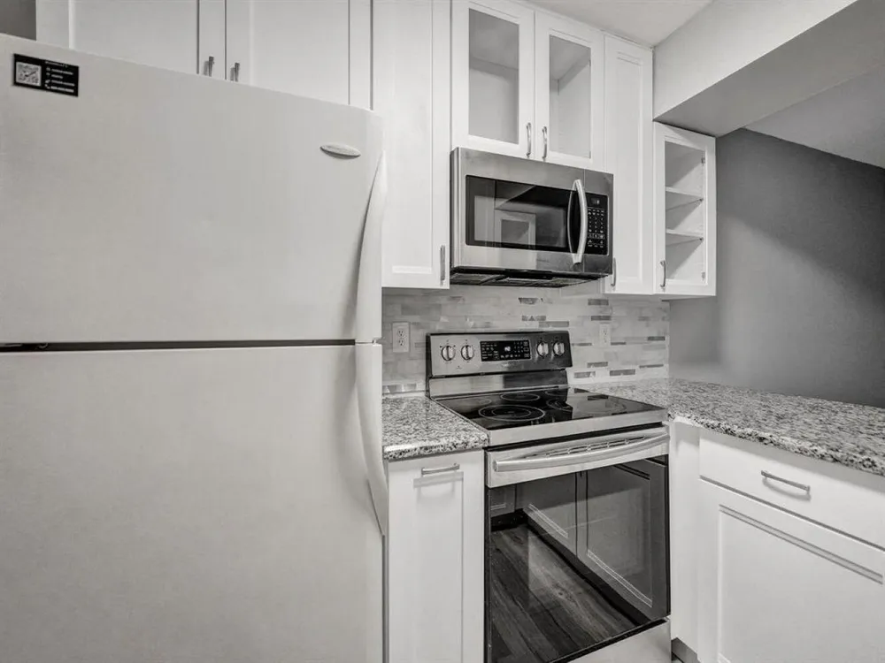 9845 Riverside Dr, Coral Springs, FL 33071