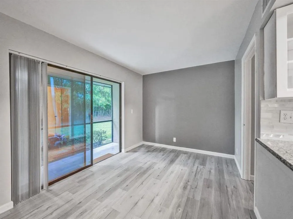 9845 Riverside Dr, Coral Springs, FL 33071