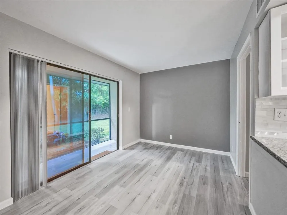 9845 Riverside Dr, Coral Springs, FL 33071