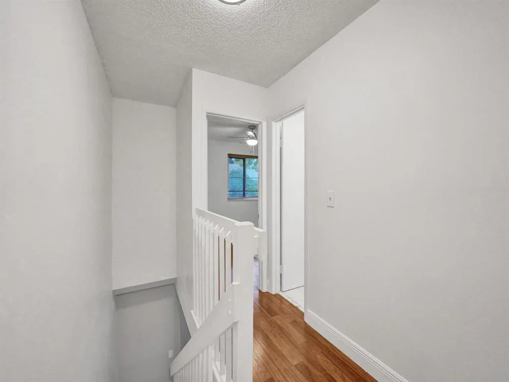 9845 Riverside Dr, Coral Springs, FL 33071