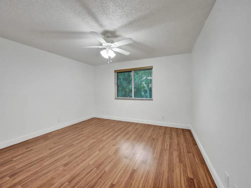 9845 Riverside Dr, Coral Springs, FL 33071