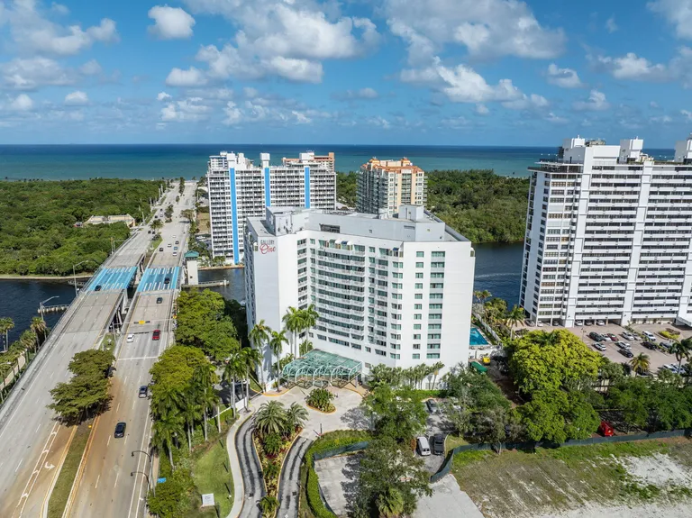 2670 E Sunrise Blvd, Fort Lauderdale, FL 33304