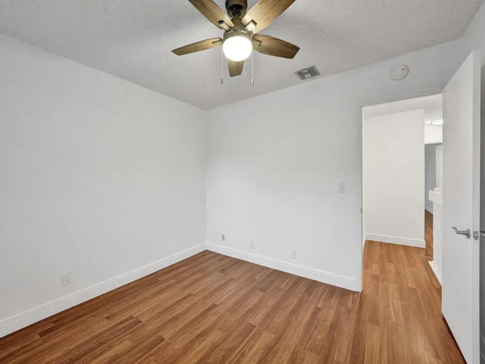 9845 Riverside Dr, Coral Springs, FL 33071