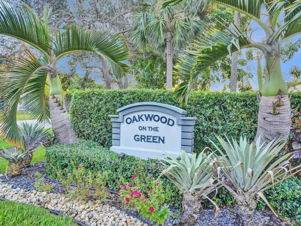 9845 Riverside Dr, Coral Springs, FL 33071