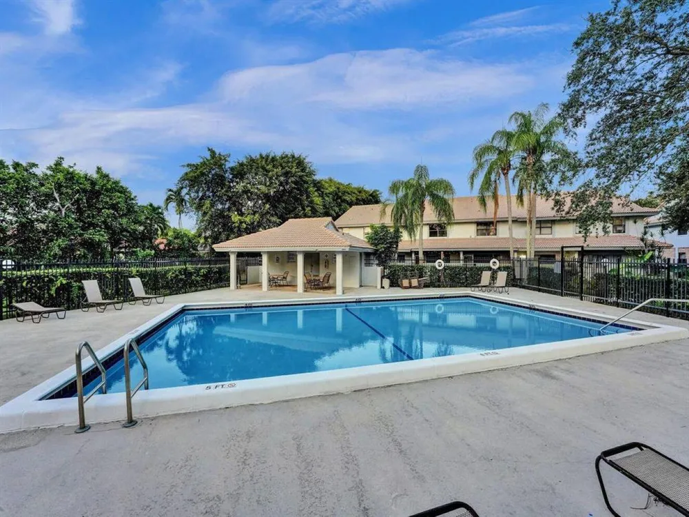 9845 Riverside Dr, Coral Springs, FL 33071