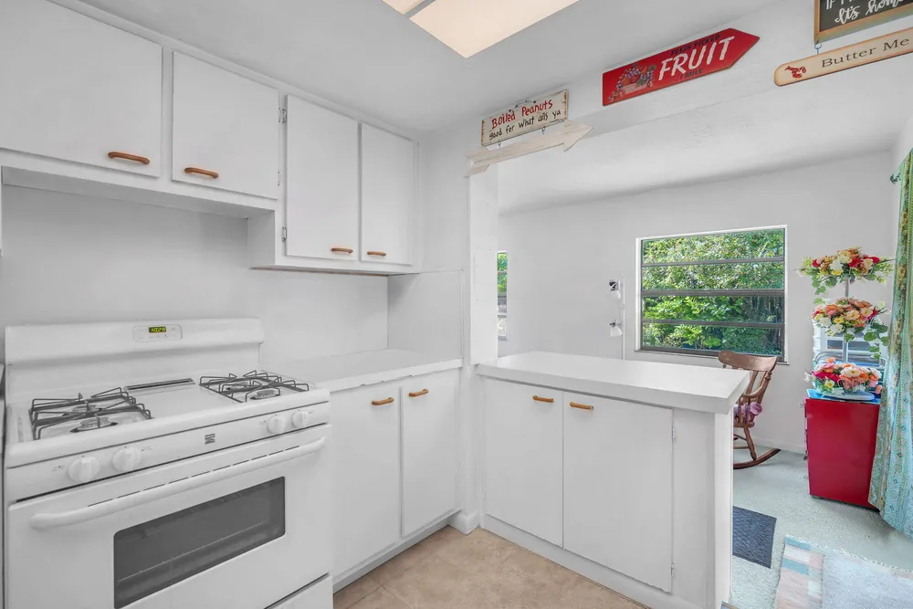 8380 NW 28th St, Sunrise, FL 33322