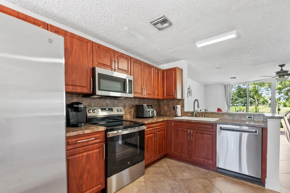 7127 Woodmont Way, Tamarac, FL 33321