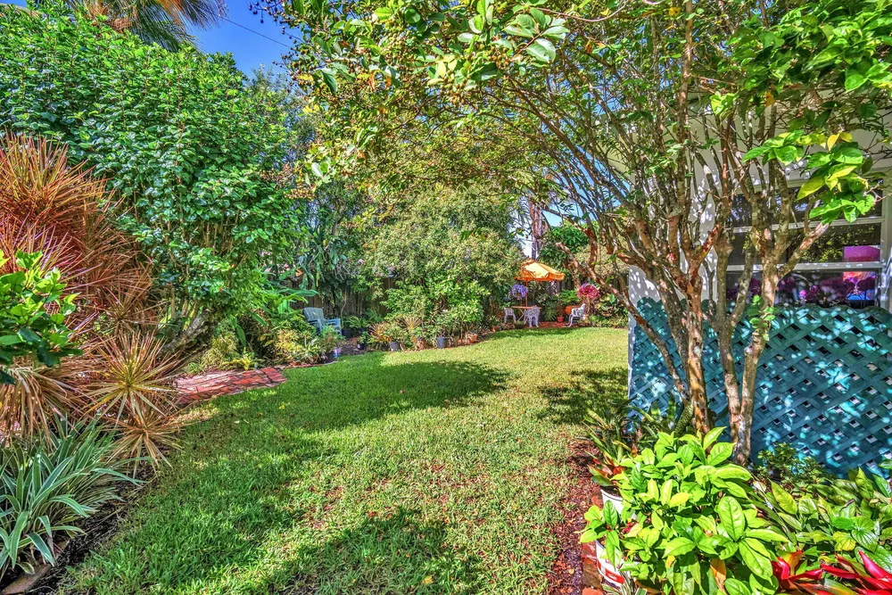 8380 NW 28th St, Sunrise, FL 33322