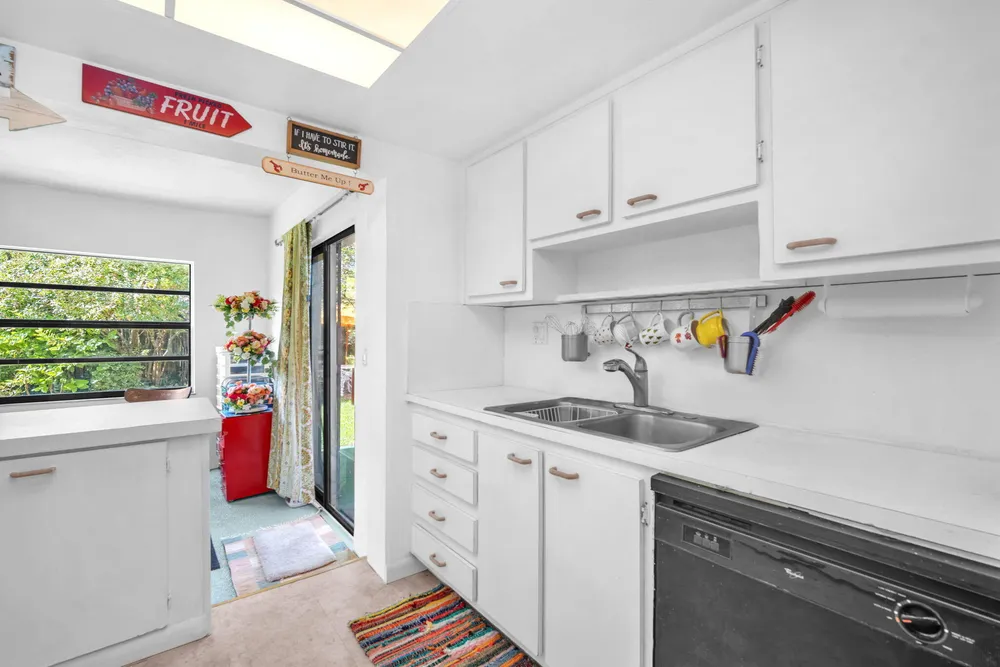 8380 NW 28th St, Sunrise, FL 33322