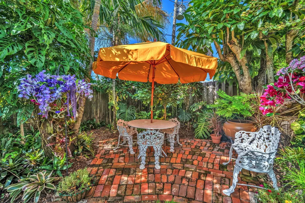 8380 NW 28th St, Sunrise, FL 33322