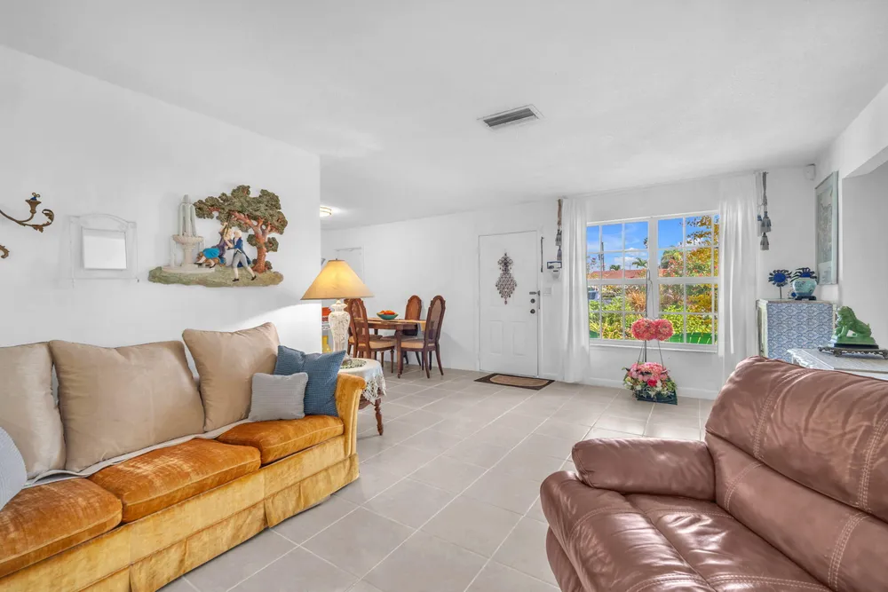 8380 NW 28th St, Sunrise, FL 33322