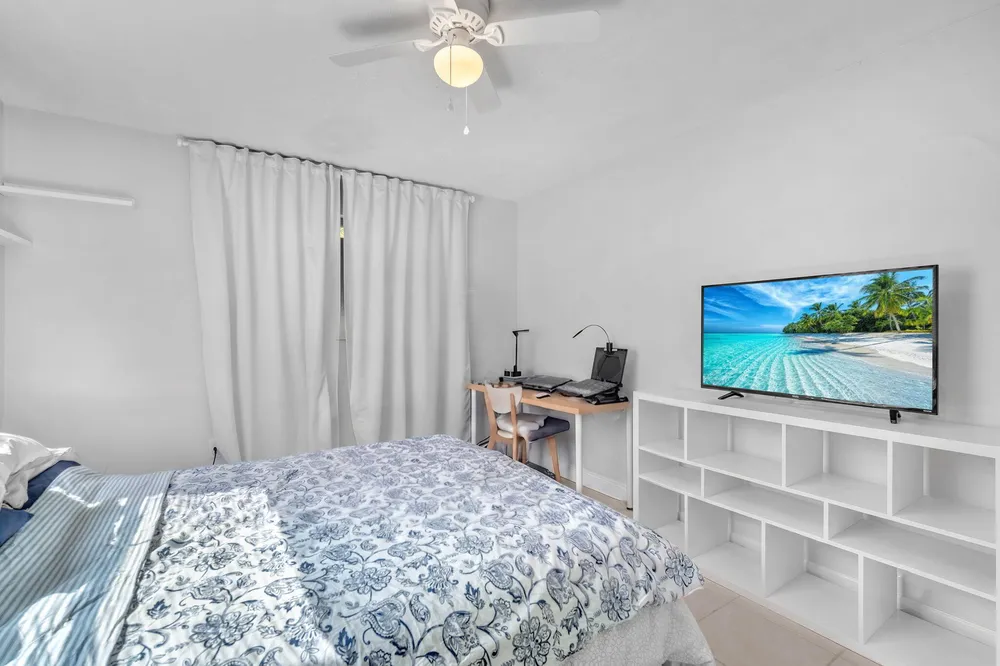 8380 NW 28th St, Sunrise, FL 33322