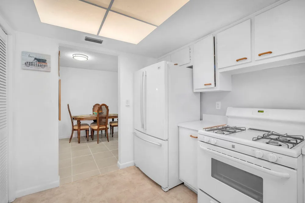 8380 NW 28th St, Sunrise, FL 33322