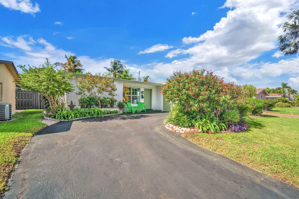 8380 NW 28th St, Sunrise, FL 33322