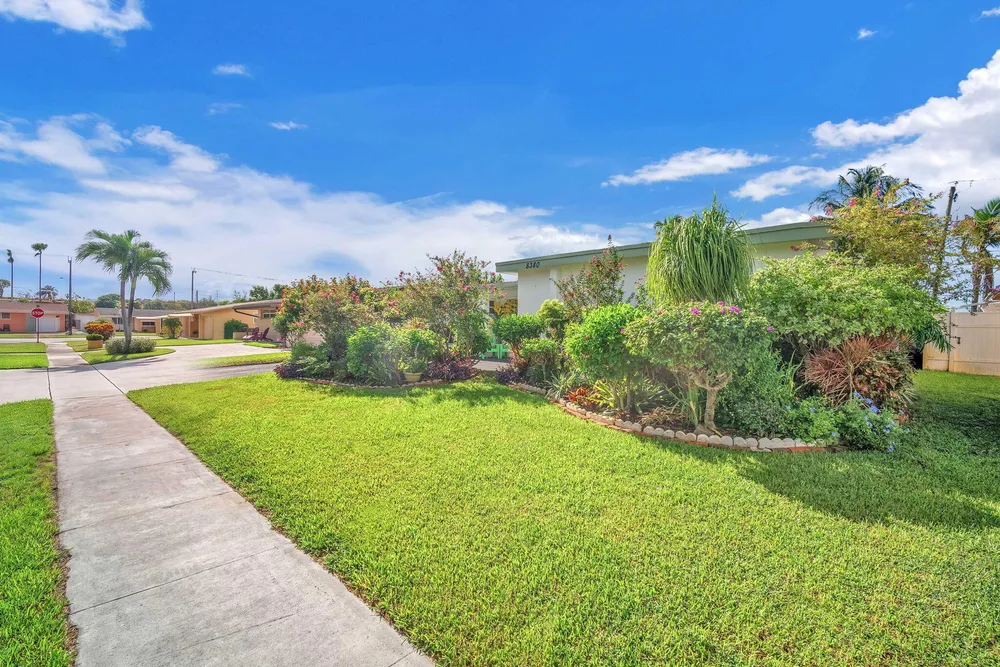 8380 NW 28th St, Sunrise, FL 33322