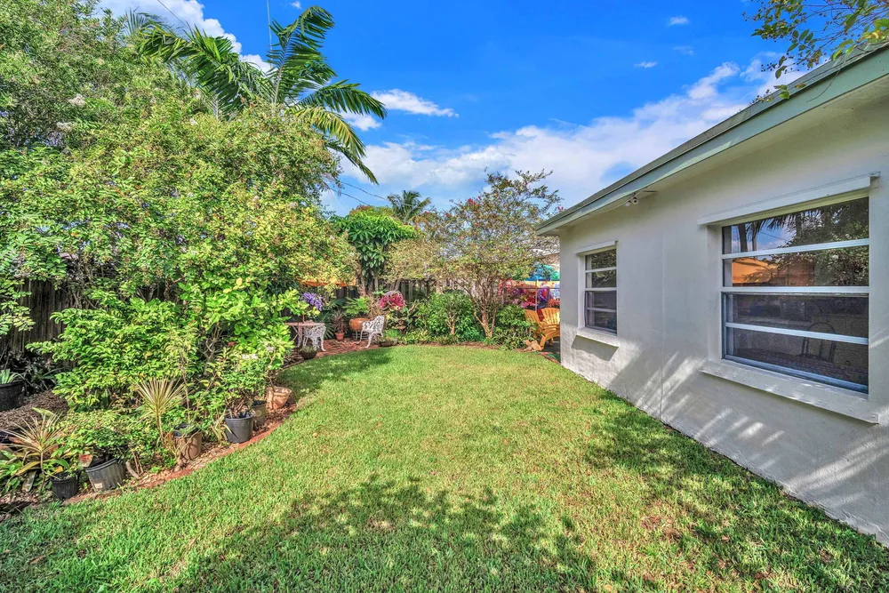 8380 NW 28th St, Sunrise, FL 33322