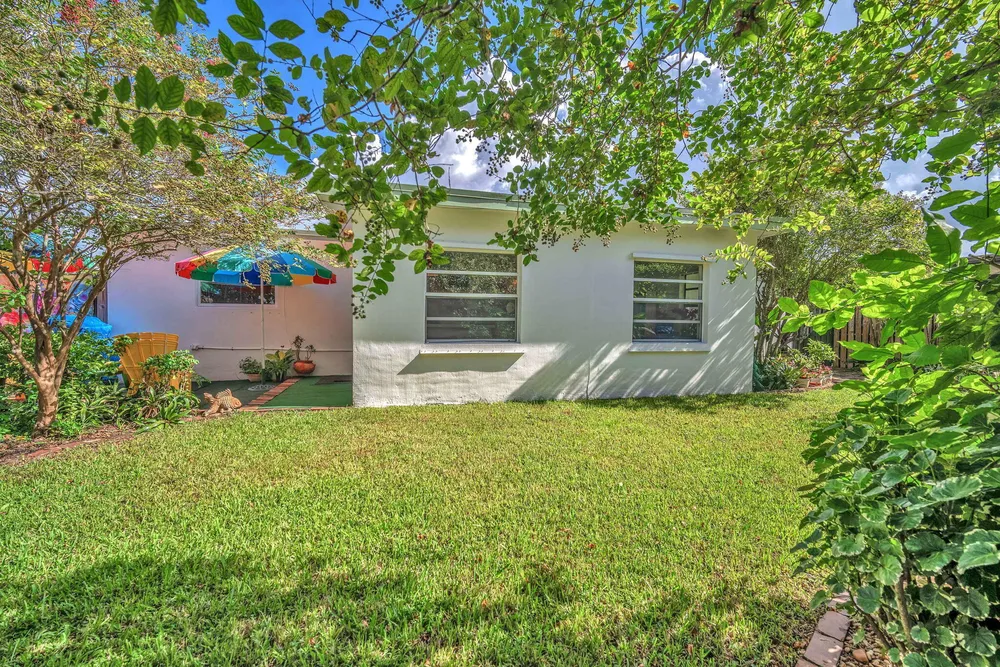 8380 NW 28th St, Sunrise, FL 33322