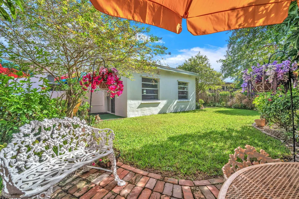 8380 NW 28th St, Sunrise, FL 33322