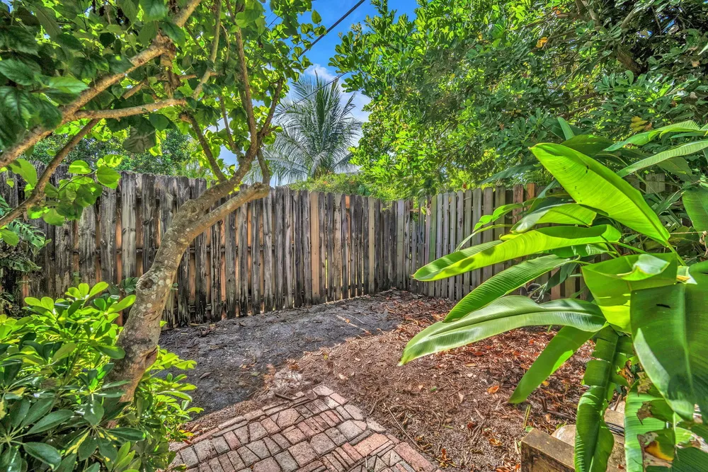 8380 NW 28th St, Sunrise, FL 33322