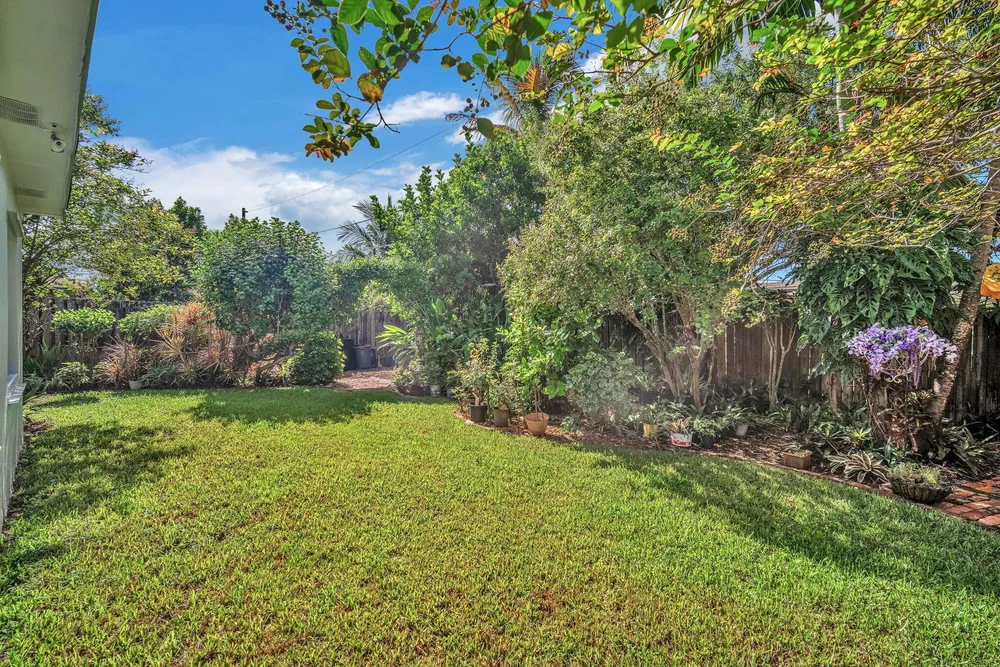 8380 NW 28th St, Sunrise, FL 33322