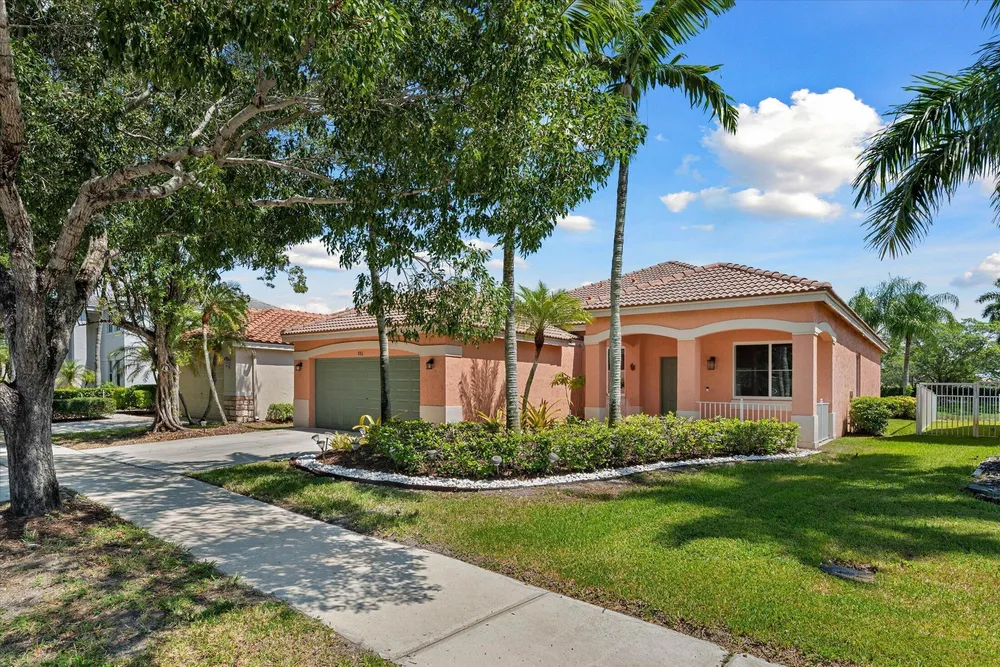 886 Sunflower Circle, Weston, FL 33327
