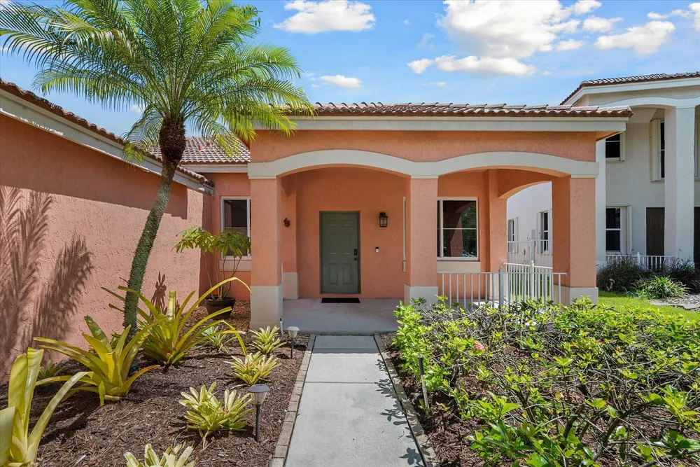 886 Sunflower Circle, Weston, FL 33327