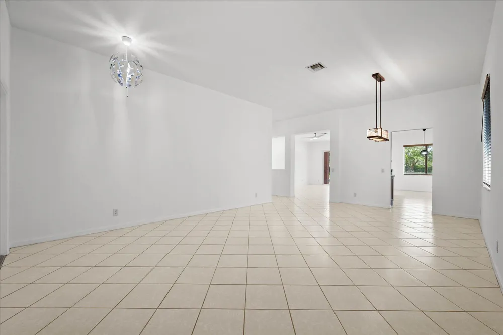 886 Sunflower Circle, Weston, FL 33327
