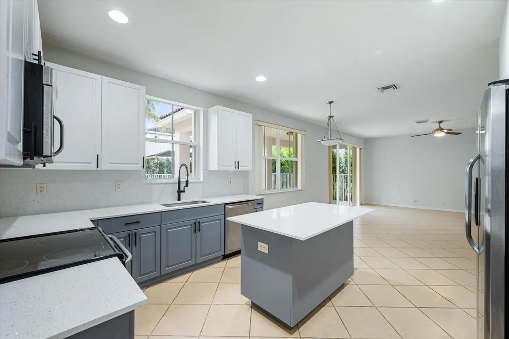 890 Hawthorn Terrace, Weston, FL 33327