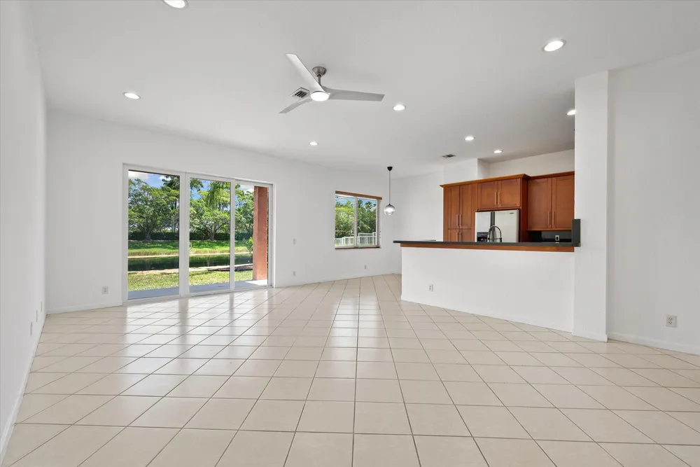 886 Sunflower Circle, Weston, FL 33327
