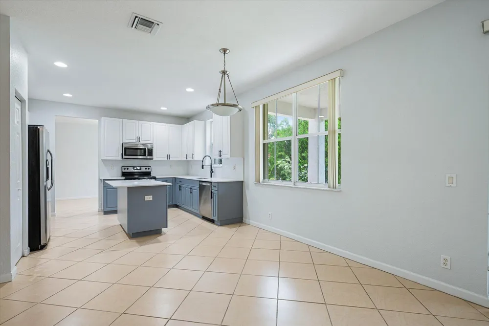 890 Hawthorn Terrace, Weston, FL 33327