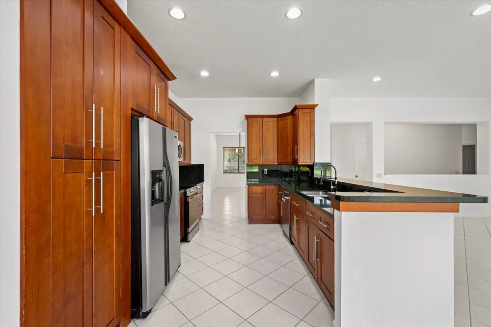 886 Sunflower Circle, Weston, FL 33327