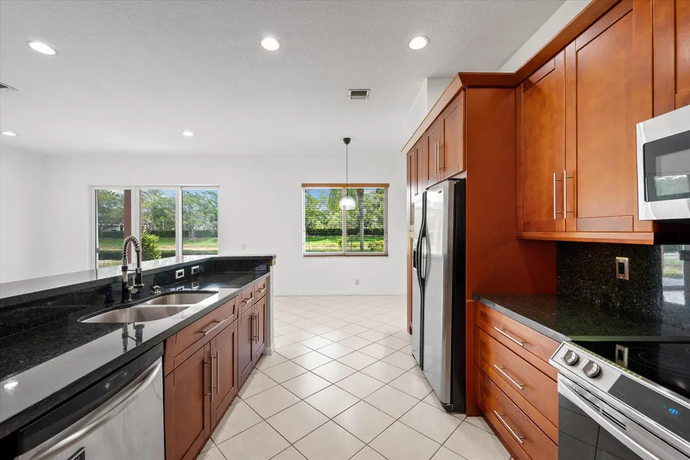 886 Sunflower Circle, Weston, FL 33327