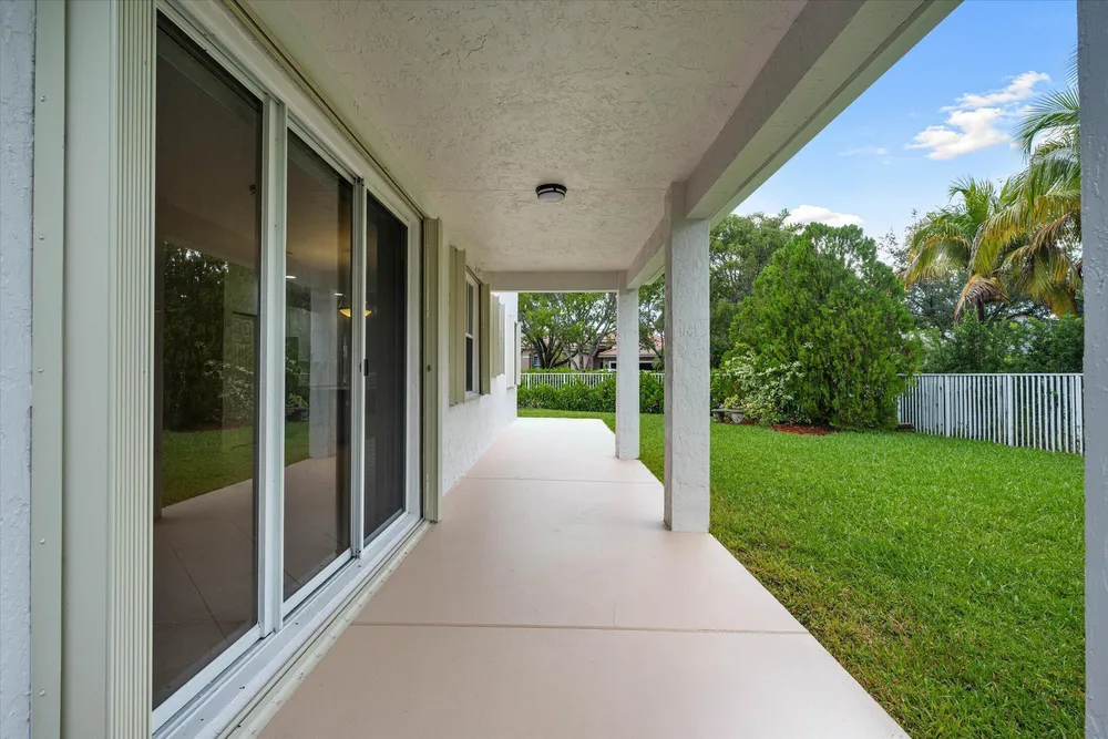 890 Hawthorn Terrace, Weston, FL 33327