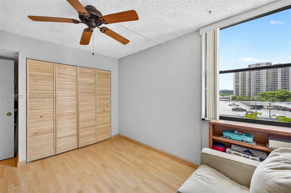 3350 NE 192nd St, Aventura, FL 33180