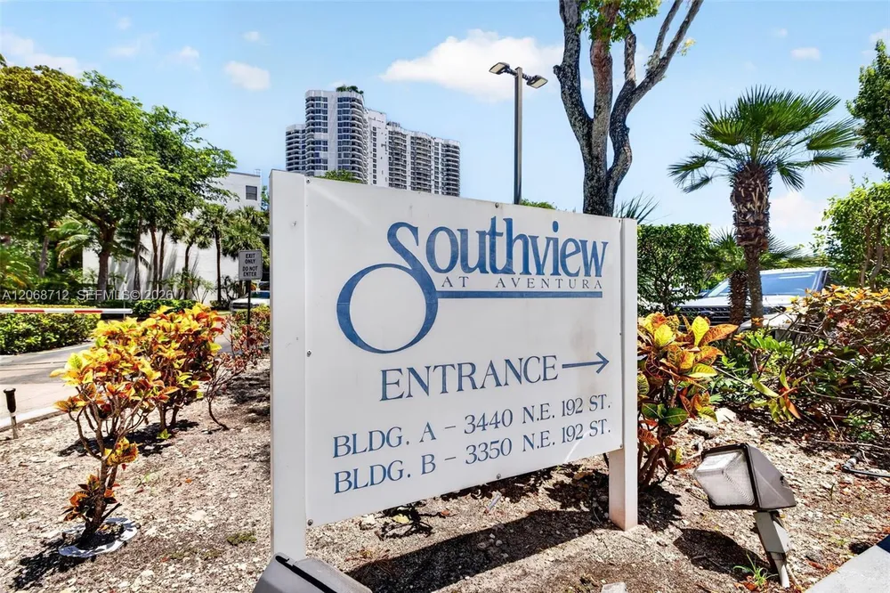 3350 NE 192nd St, Aventura, FL 33180