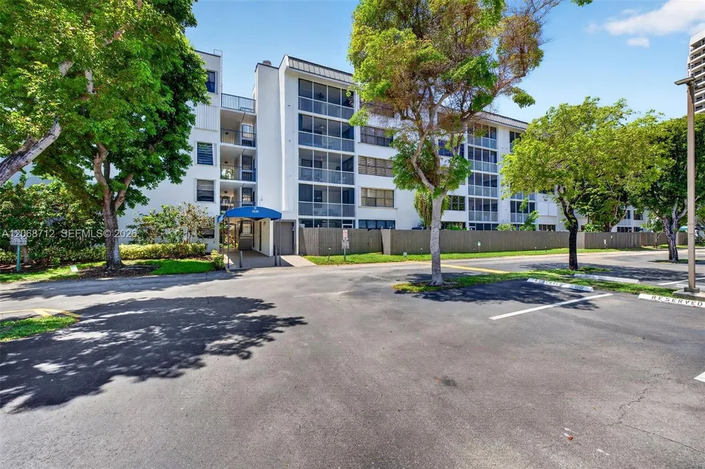 3350 NE 192nd St, Aventura, FL 33180