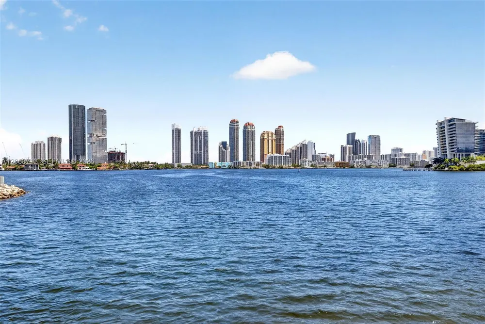 3350 NE 192nd St, Aventura, FL 33180