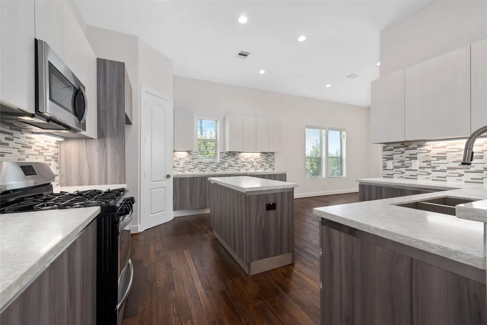 9406 Glenfield Ct, Houston, TX 77096
