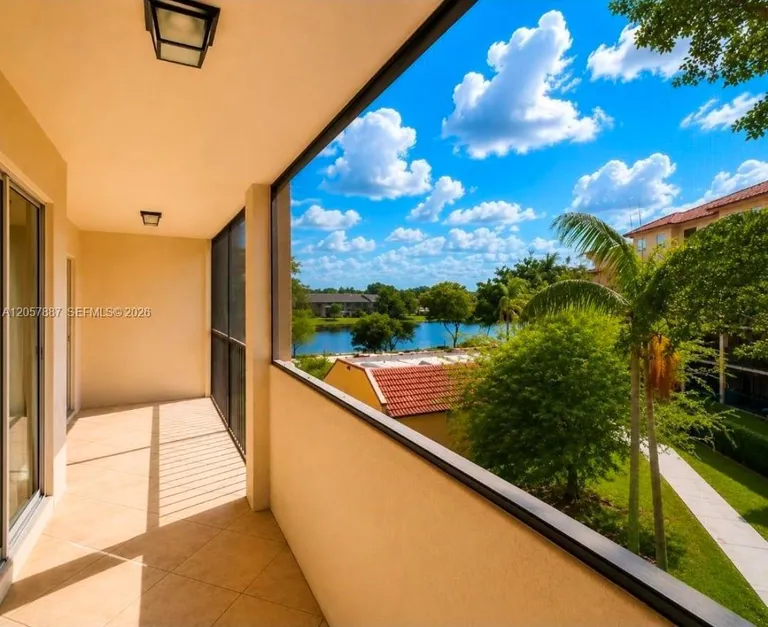 3905 N Nob Hill Rd, Sunrise, FL 33351